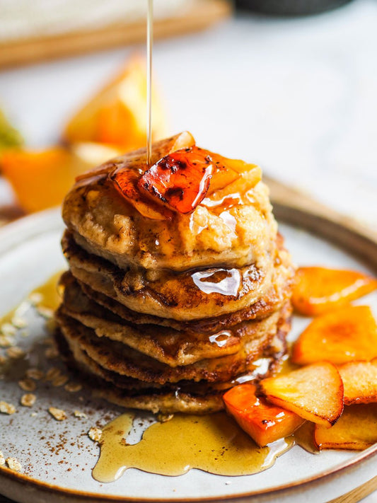 Glutenfreie Apfelmark-Pancakes mit Khakimus